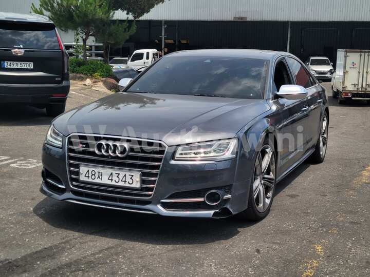 Audi S8 2015 — 2