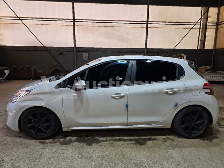 Peugeot 208 2015 — 2