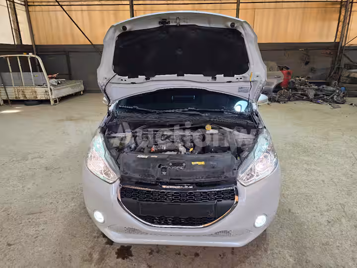 Peugeot 208 2015 — 13