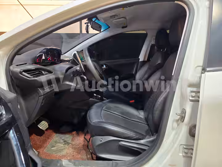 Peugeot 208 2015 — 17