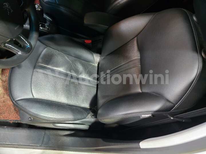 Peugeot 208 2015 — 18