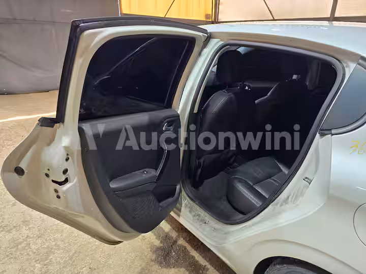 Peugeot 208 2015 — 19
