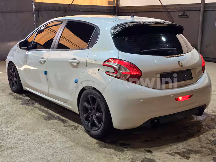 Peugeot 208 2015 — 3