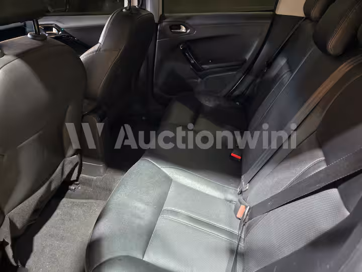 Peugeot 208 2015 — 21