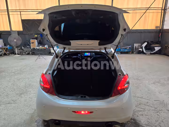 Peugeot 208 2015 — 23