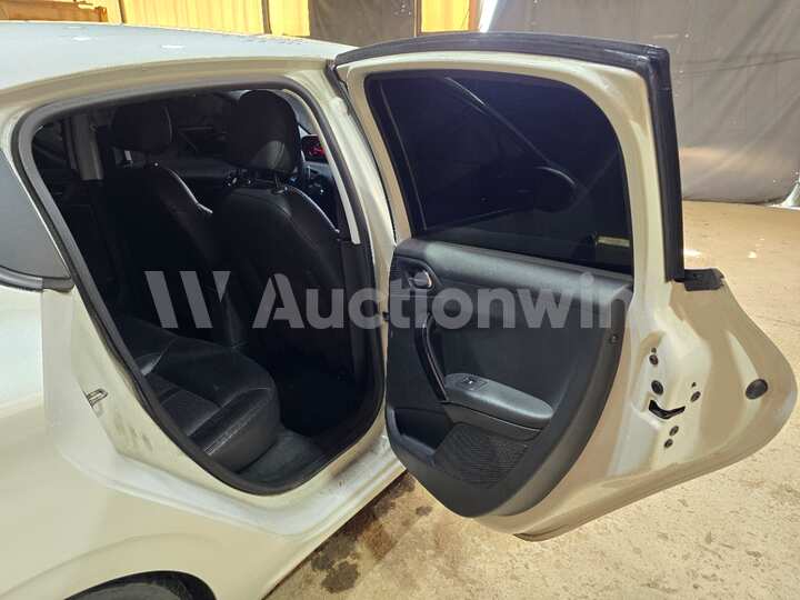 Peugeot 208 2015 — 27