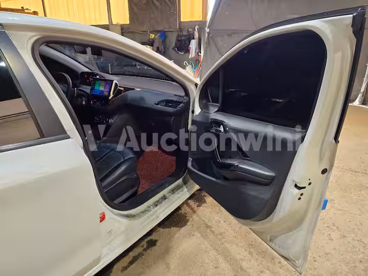 Peugeot 208 2015 — 29