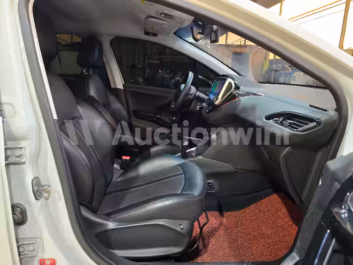 Peugeot 208 2015 — 30