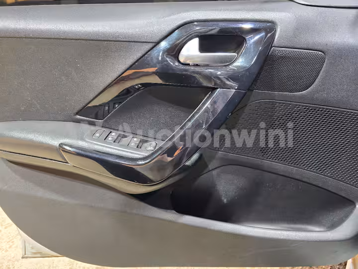 Peugeot 208 2015 — 37