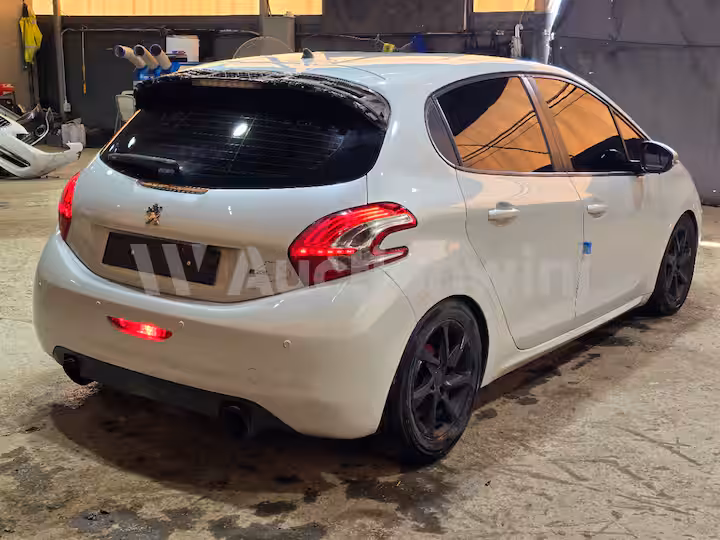 Peugeot 208 2015 — 5