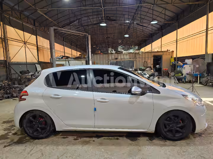 Peugeot 208 2015 — 6
