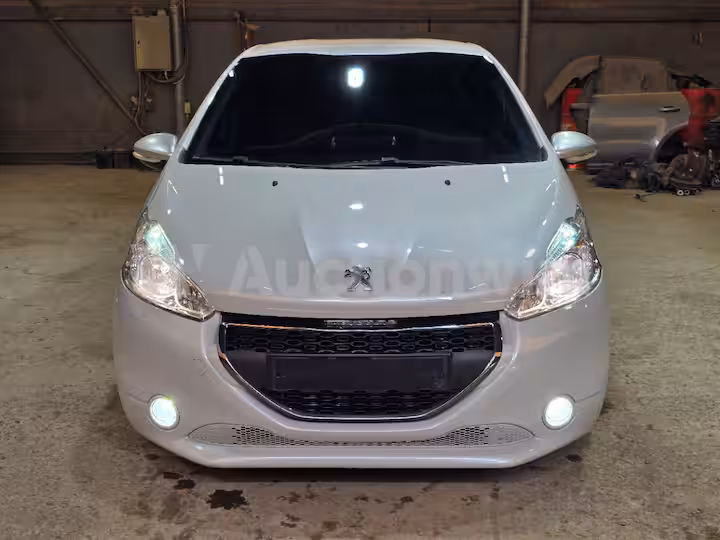 Peugeot 208 2015 — 9