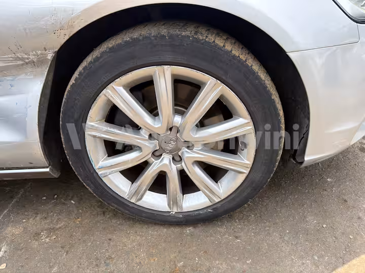 Audi A6 2012 — 22