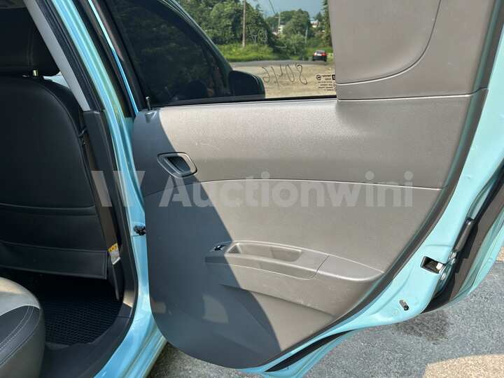 Chevrolet Spark 2012 — 24