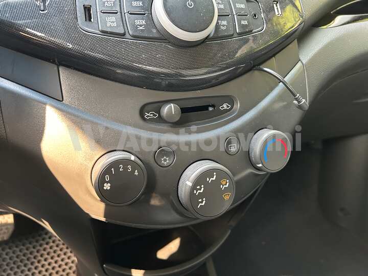 Chevrolet Spark 2012 — 44