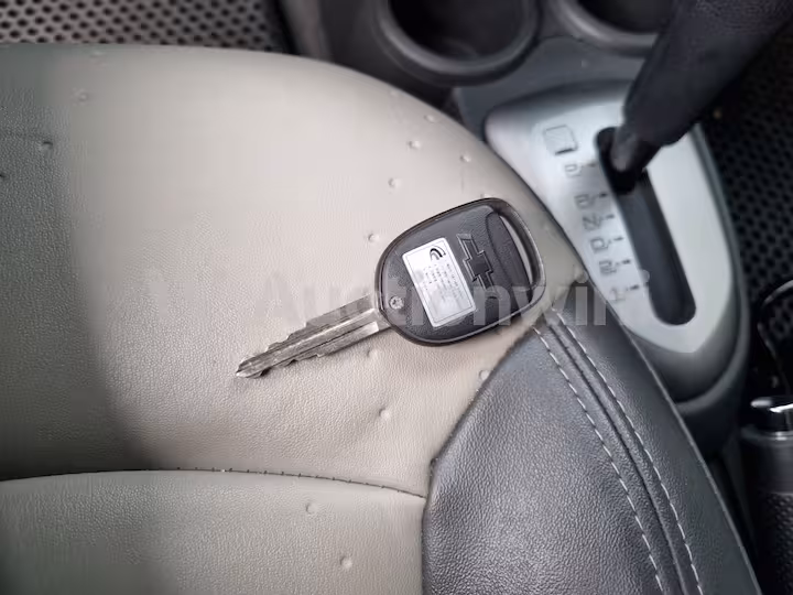 Chevrolet Spark 2012 — 52