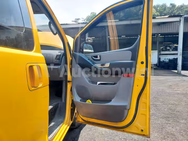 Hyundai Starex 2011 — 28