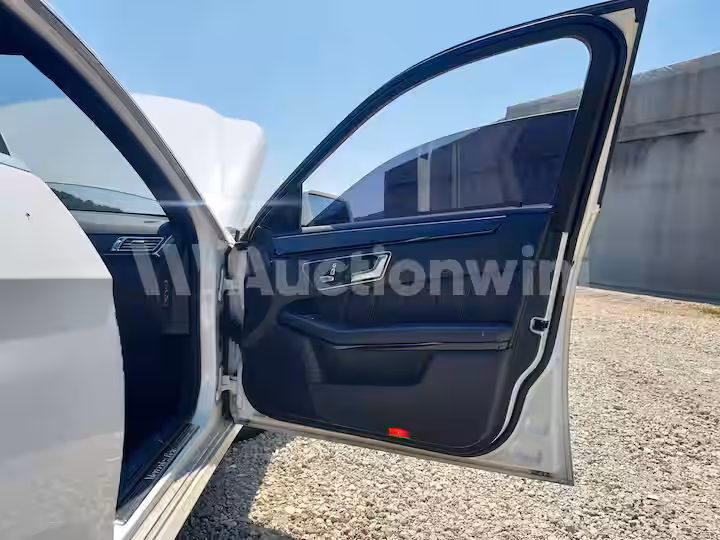 Mercedes Benz E Class 2014 — 26