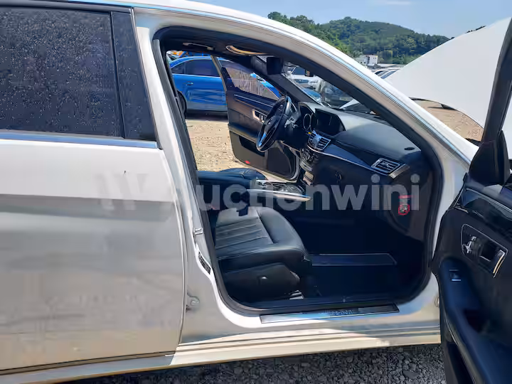 Mercedes Benz E Class 2014 — 27
