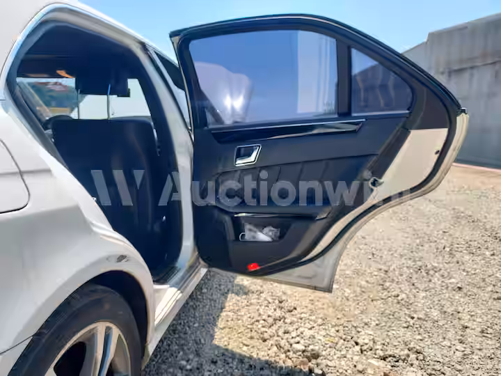 Mercedes Benz E Class 2014 — 30