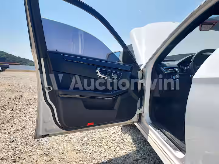 Mercedes Benz E Class 2014 — 35