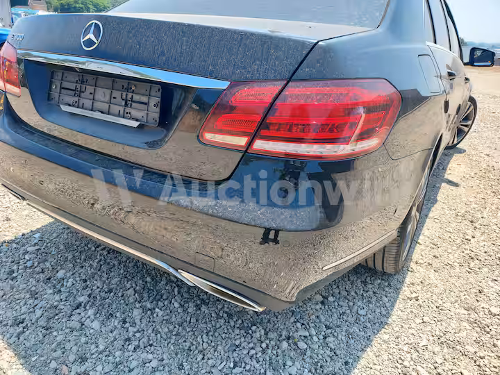 Mercedes Benz E Class 2015 — 11