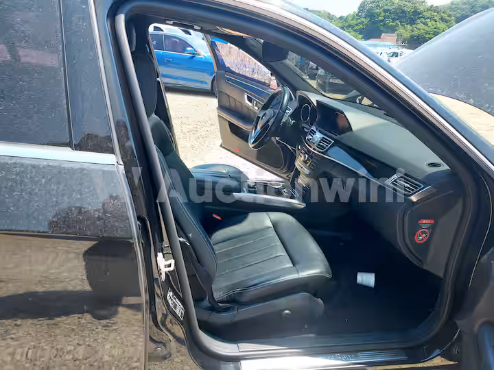 Mercedes Benz E Class 2015 — 27