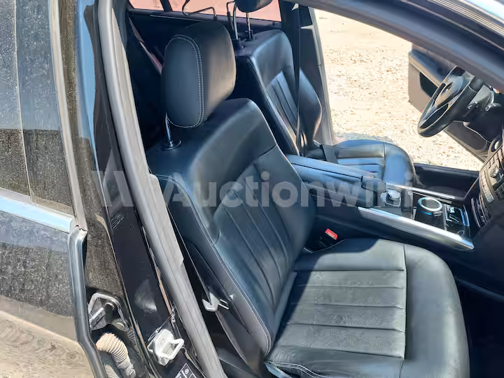 Mercedes Benz E Class 2015 — 28