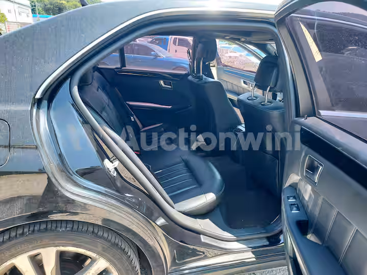 Mercedes Benz E Class 2015 — 31