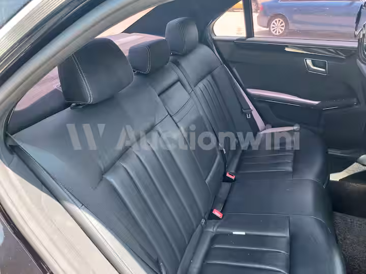 Mercedes Benz E Class 2015 — 32