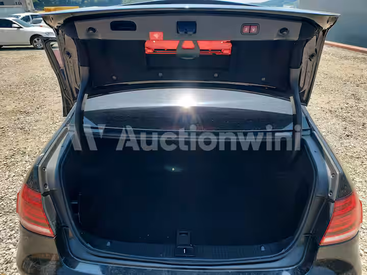 Mercedes Benz E Class 2015 — 33