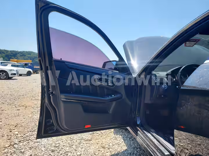 Mercedes Benz E Class 2015 — 35