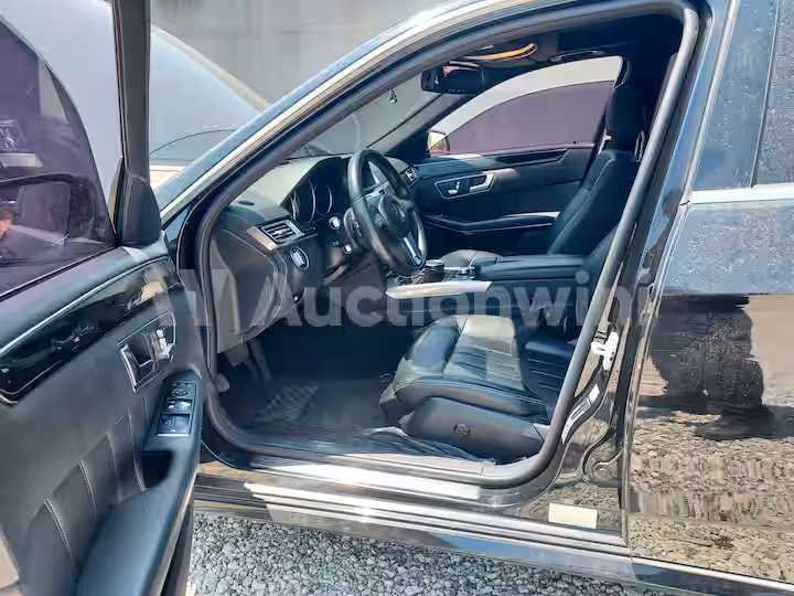 Mercedes Benz E Class 2015 — 36