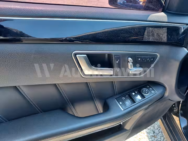 Mercedes Benz E Class 2015 — 40