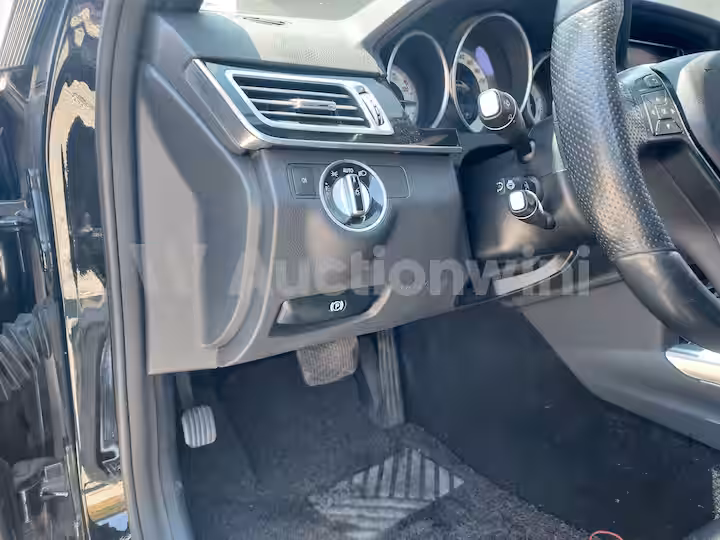 Mercedes Benz E Class 2015 — 41