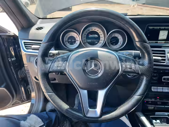 Mercedes Benz E Class 2015 — 42