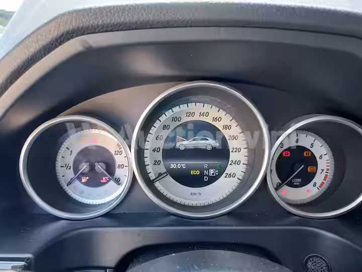 Mercedes Benz E Class 2015 — 44