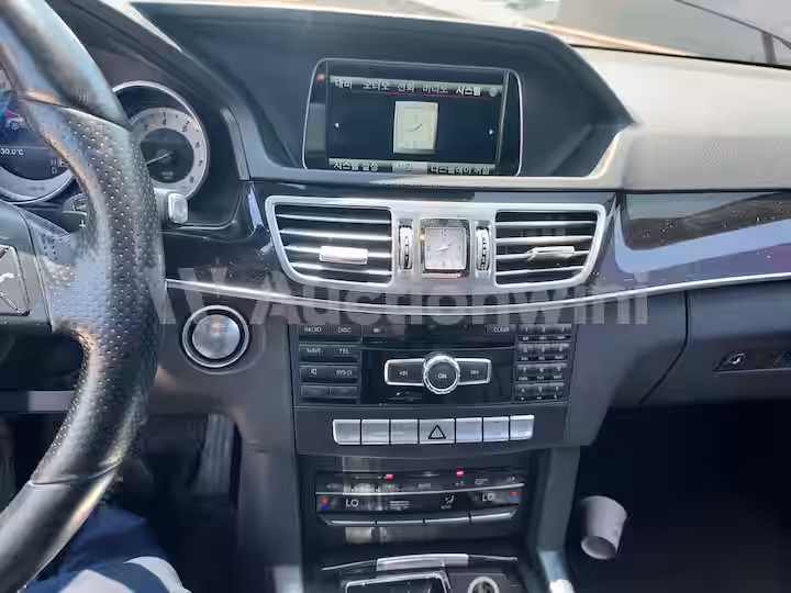 Mercedes Benz E Class 2015 — 46