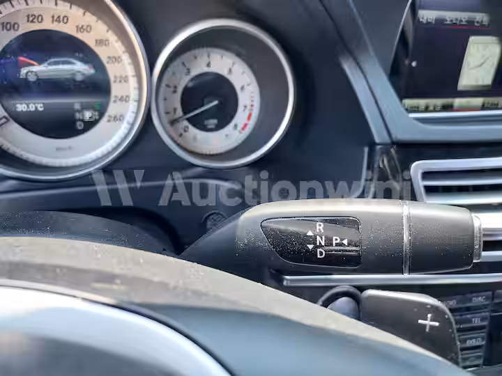 Mercedes Benz E Class 2015 — 48