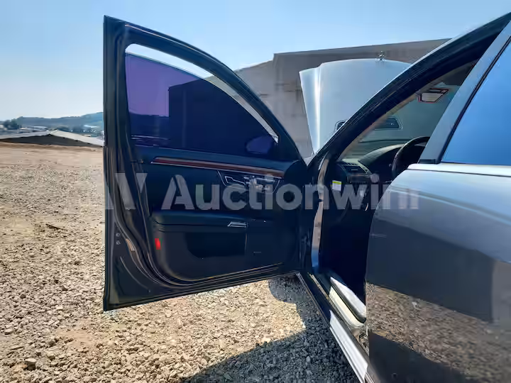 Mercedes Benz S Class 2008 — 33