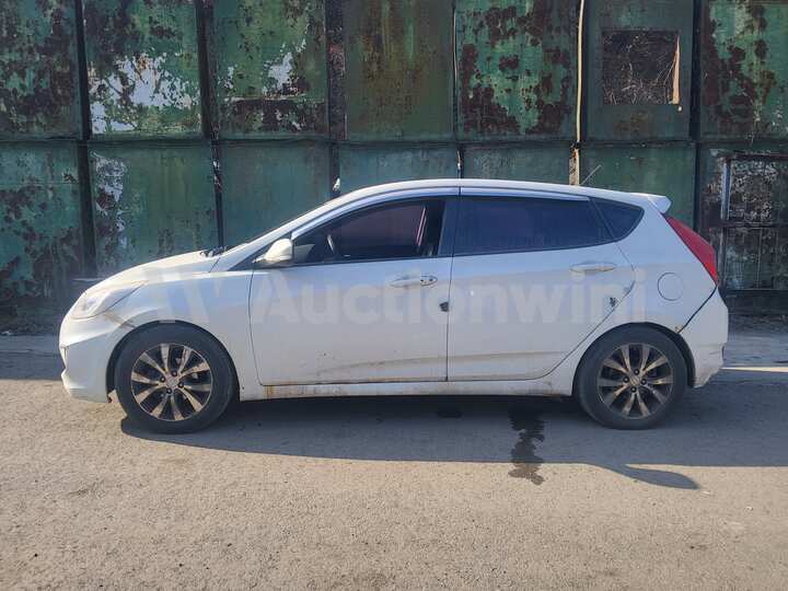 Hyundai Accent 2015 — 2
