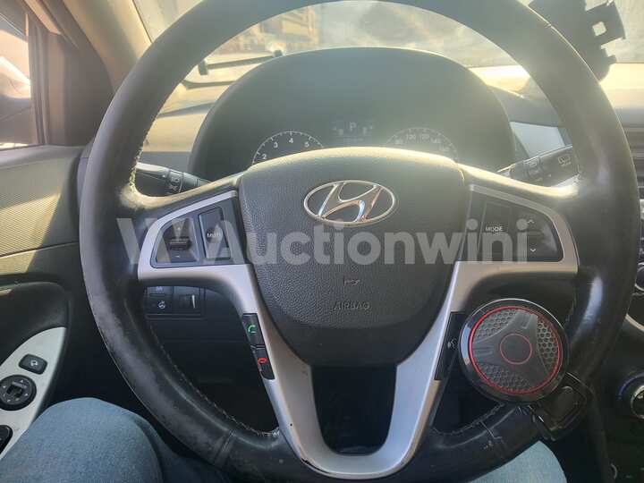 Hyundai Accent 2015 — 37