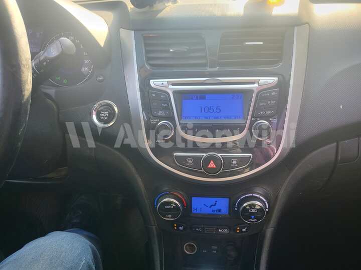 Hyundai Accent 2015 — 39