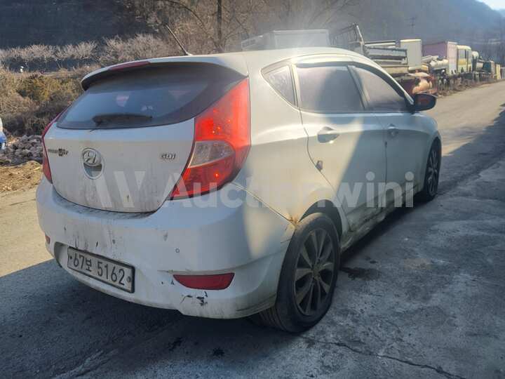 Hyundai Accent 2015 — 5