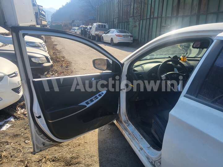 Hyundai Accent 2015 — 43