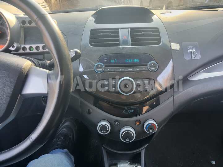 Chevrolet Spark 2012 — 38