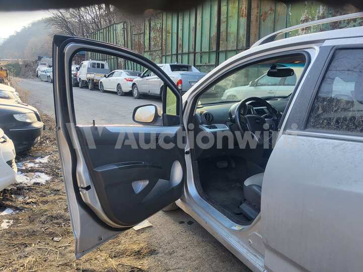 Chevrolet Spark 2012 — 41
