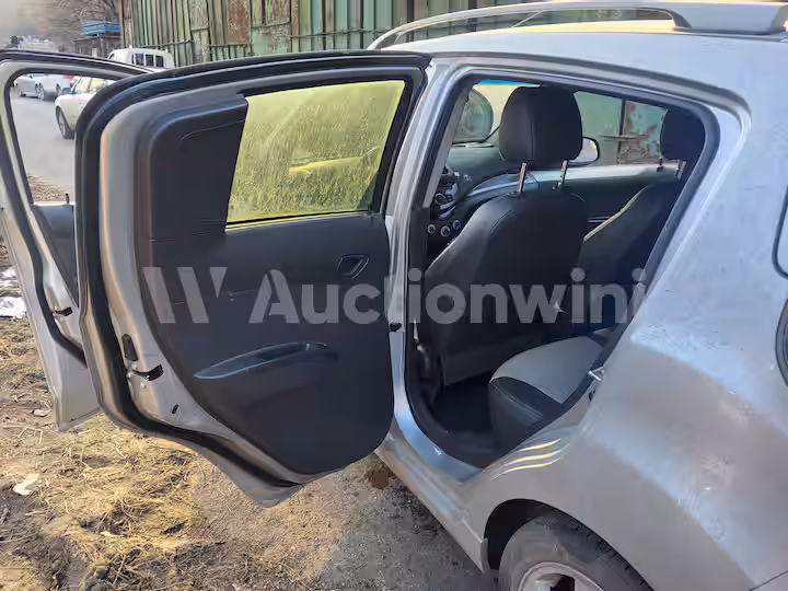 Chevrolet Spark 2012 — 43
