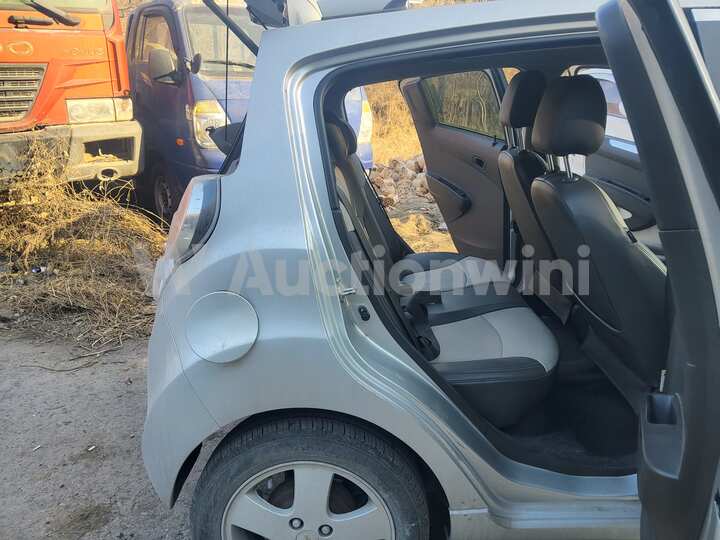 Chevrolet Spark 2012 — 52