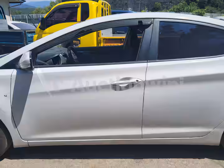 Hyundai Avante 2012 — 12